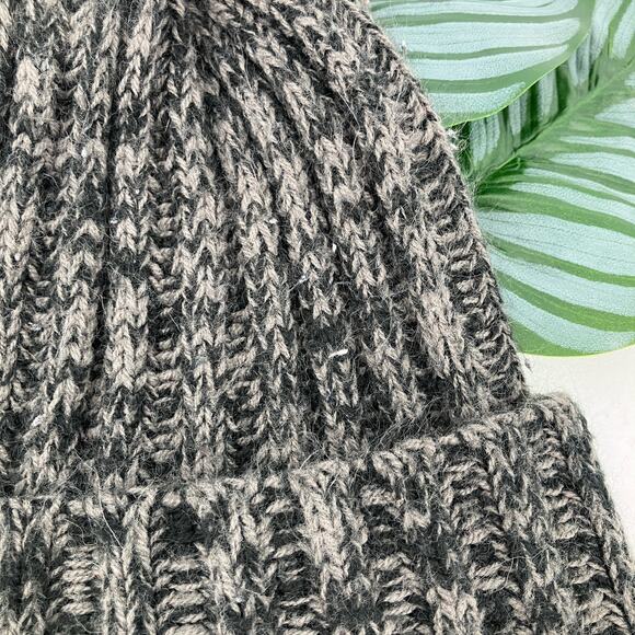 David & Young Gray Black Marble Ribbed Cuff Puff Pom Knit One Size Beanie Hat - Picture 6 of 6